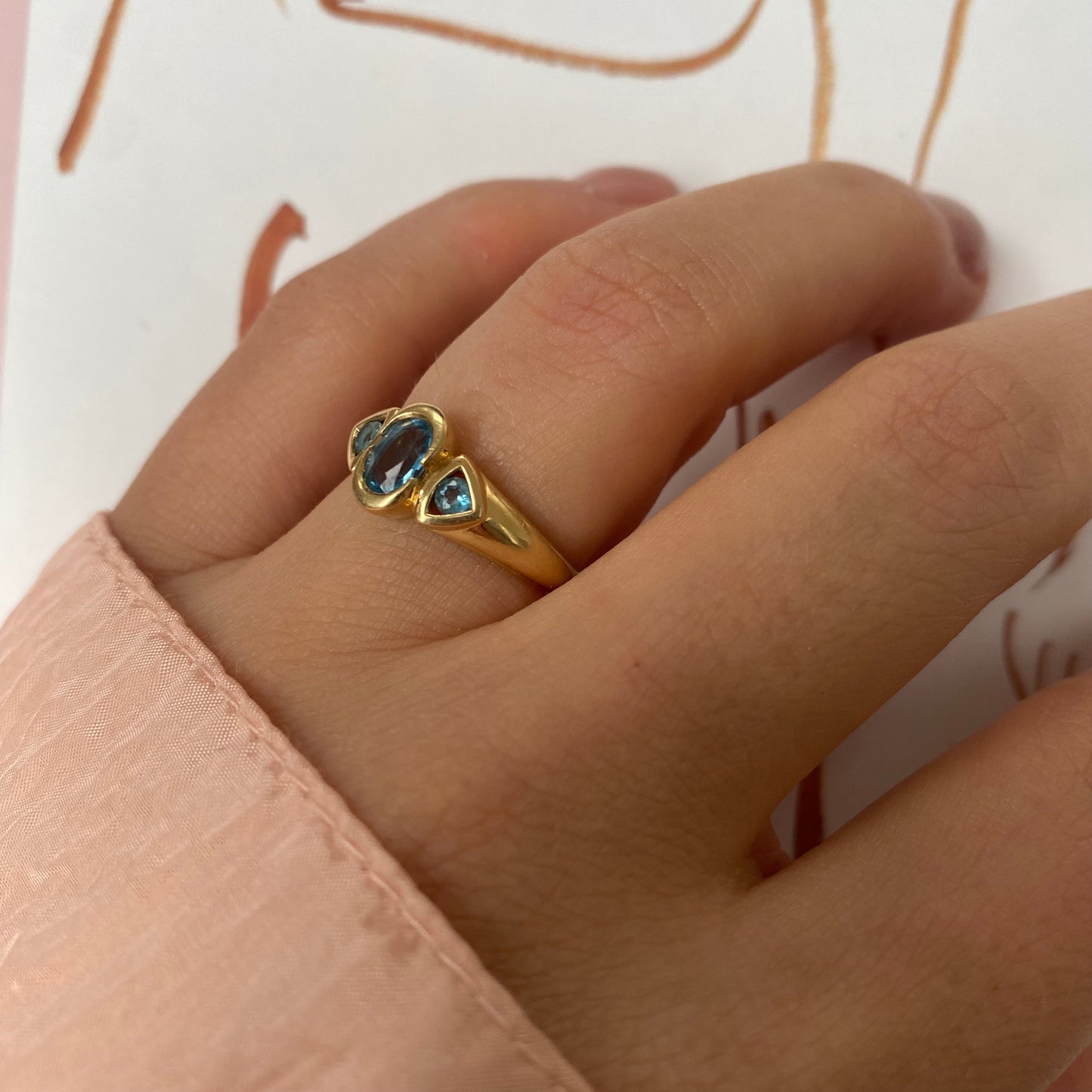 18 carat gold modern trilogy spinel ring