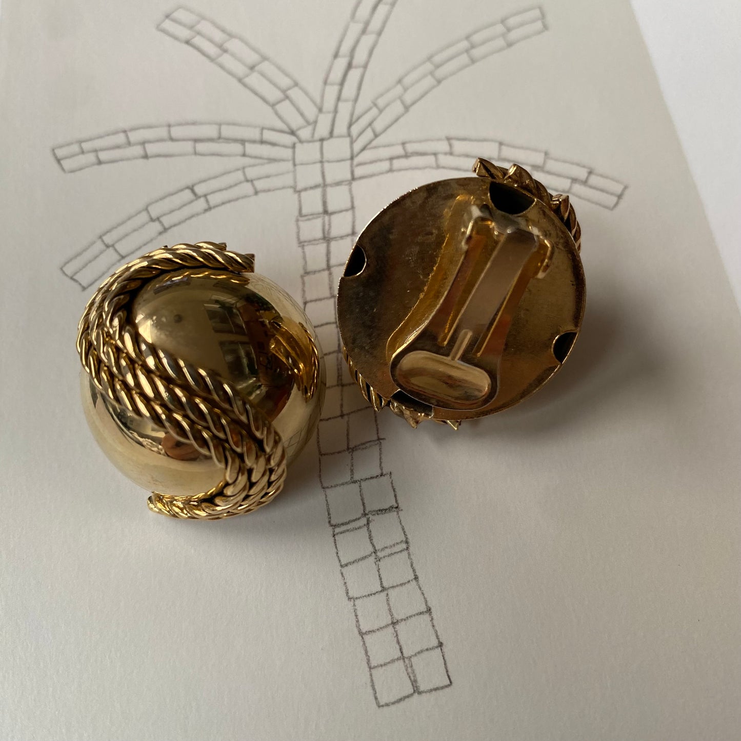 Vintage gold clip on earring with rope detail
