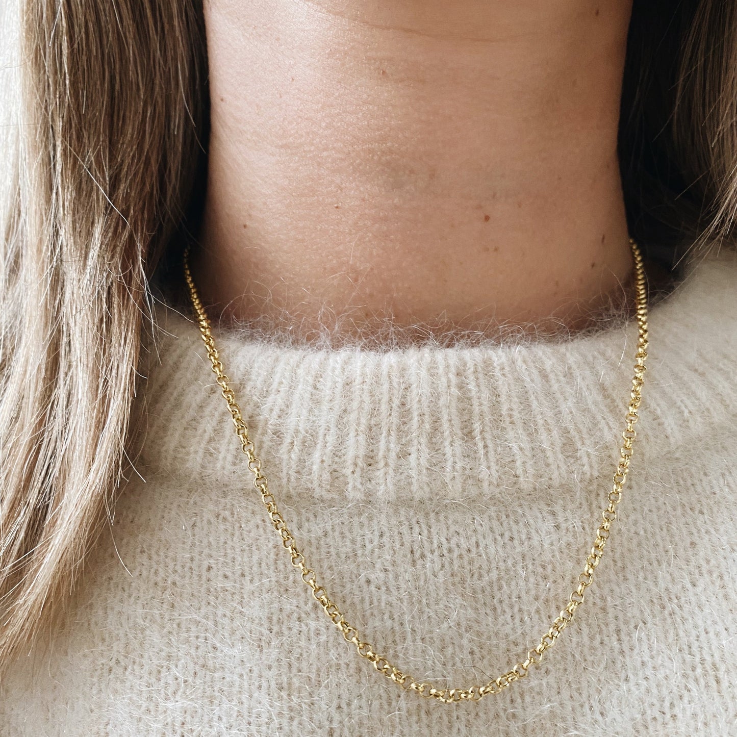18 carat gold mesh of links necklace