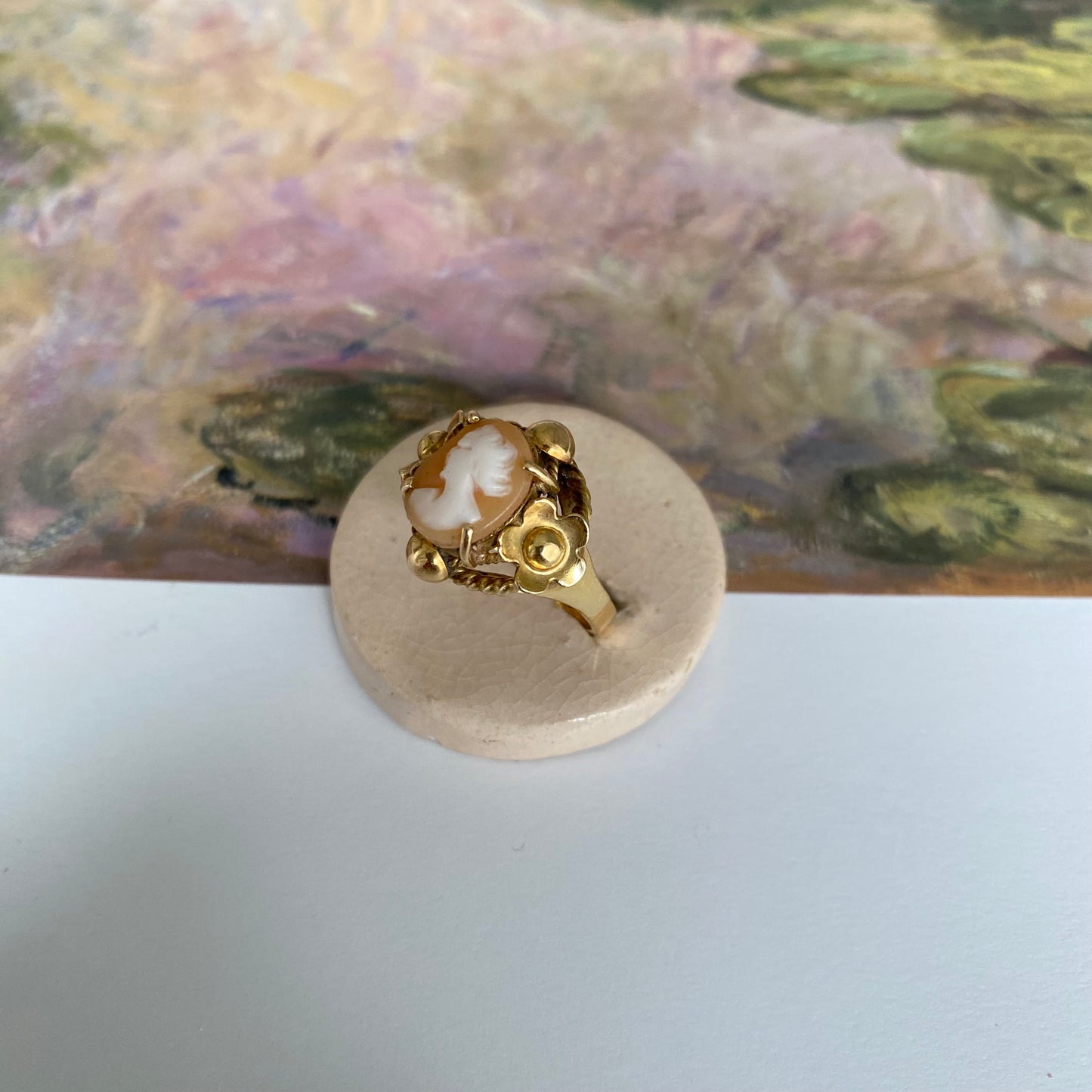 18 carat gold decorative art deco cameo ring
