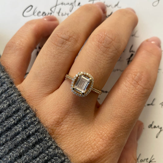 14 carat gold classic engagement CZ cluster ring