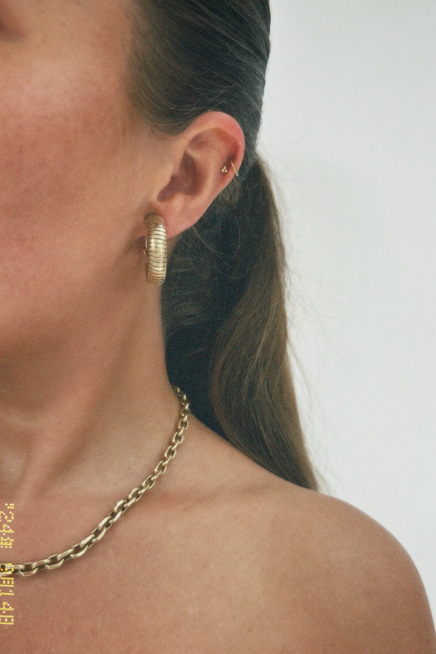 Vintage gold tone striped hoops clip on earrings