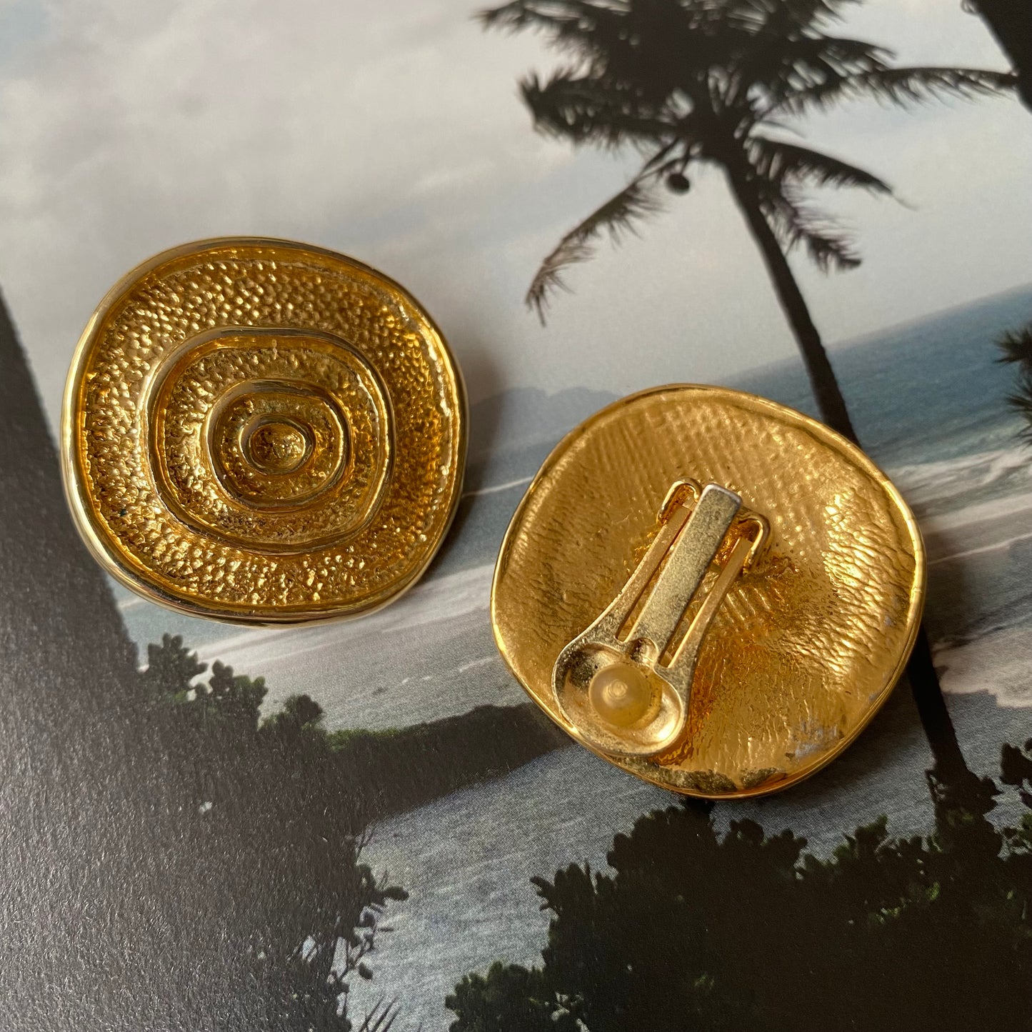 Vintage gold tone rounded square with swirl clip on earrings