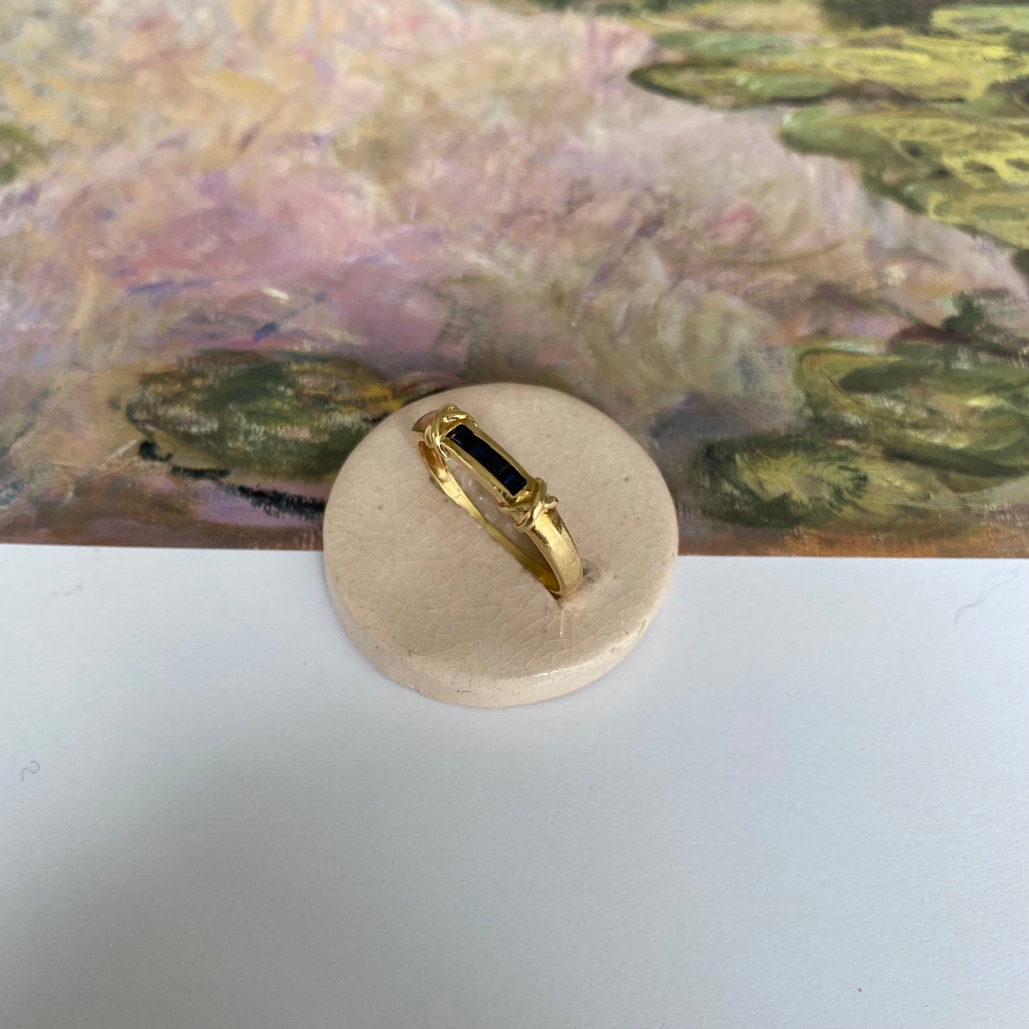 18 carat gold sapphire row with rope edges