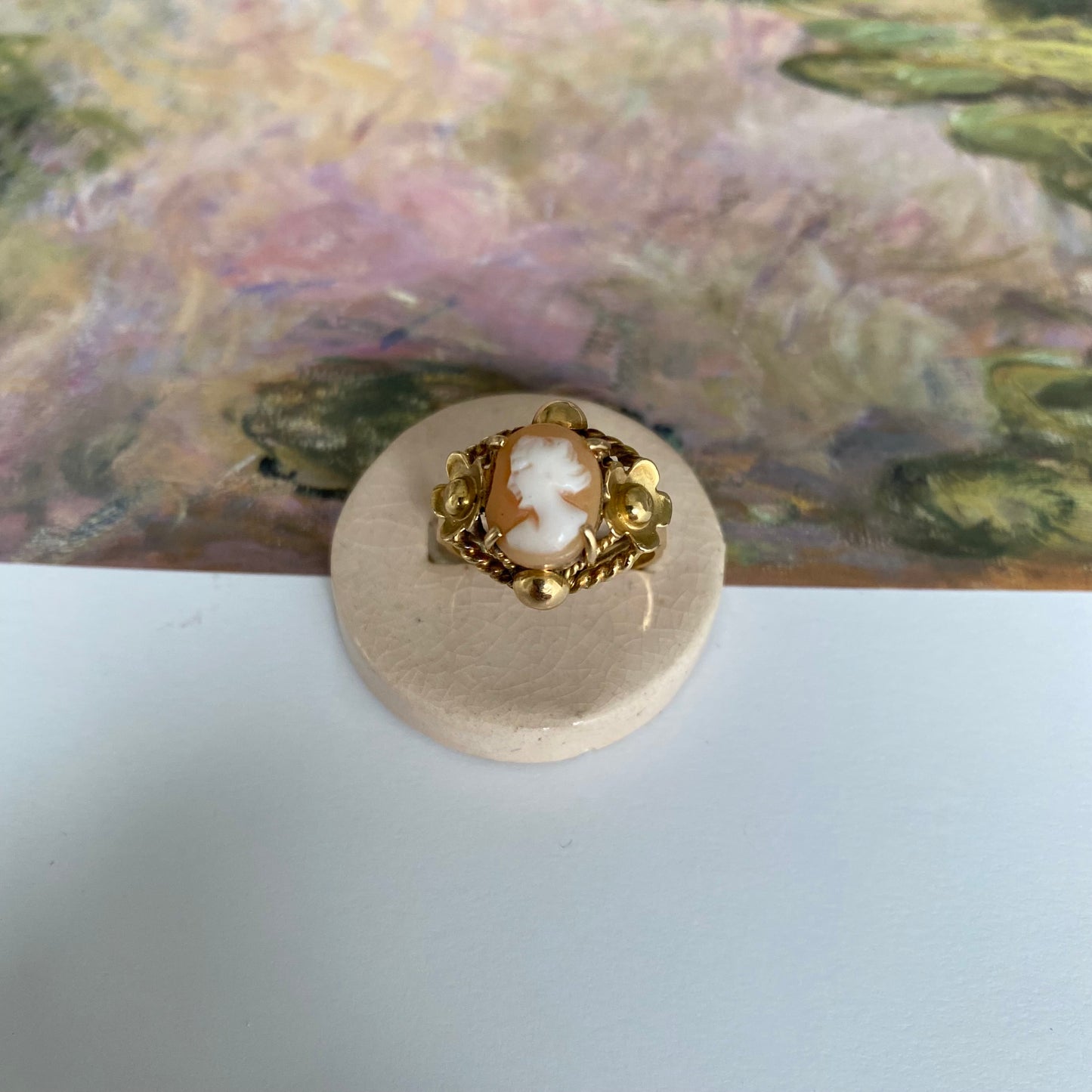 18 carat gold decorative art deco cameo ring