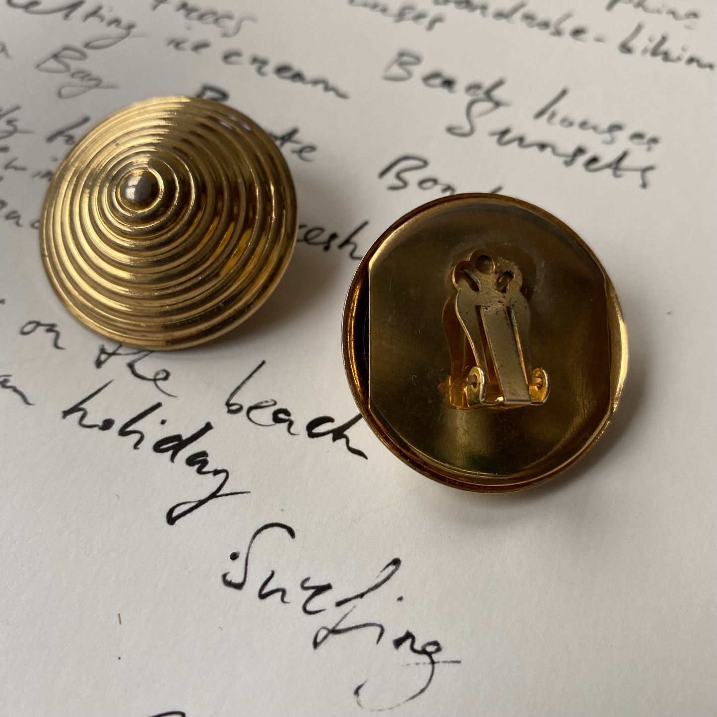 Vintage gold tone elegant round pointed clip on earrings