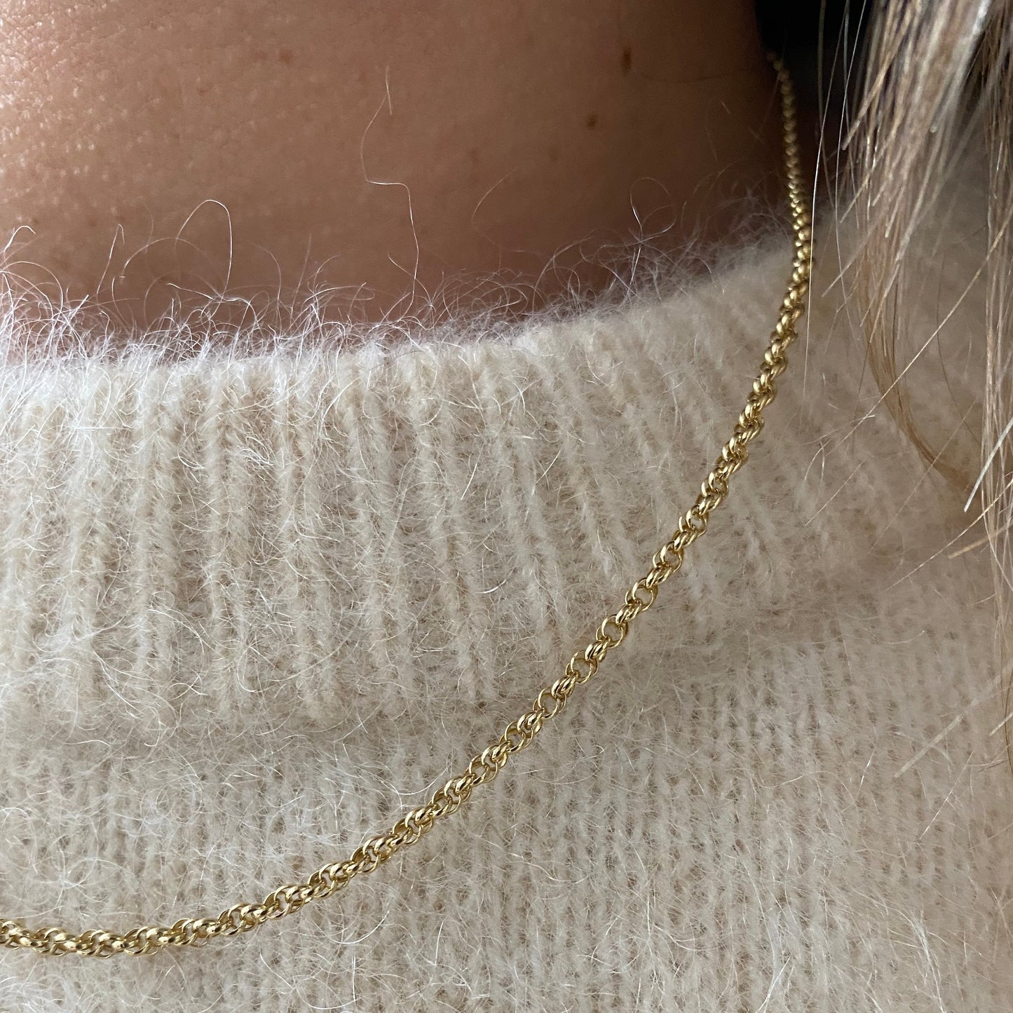 14 carat gold delicate round chain necklace