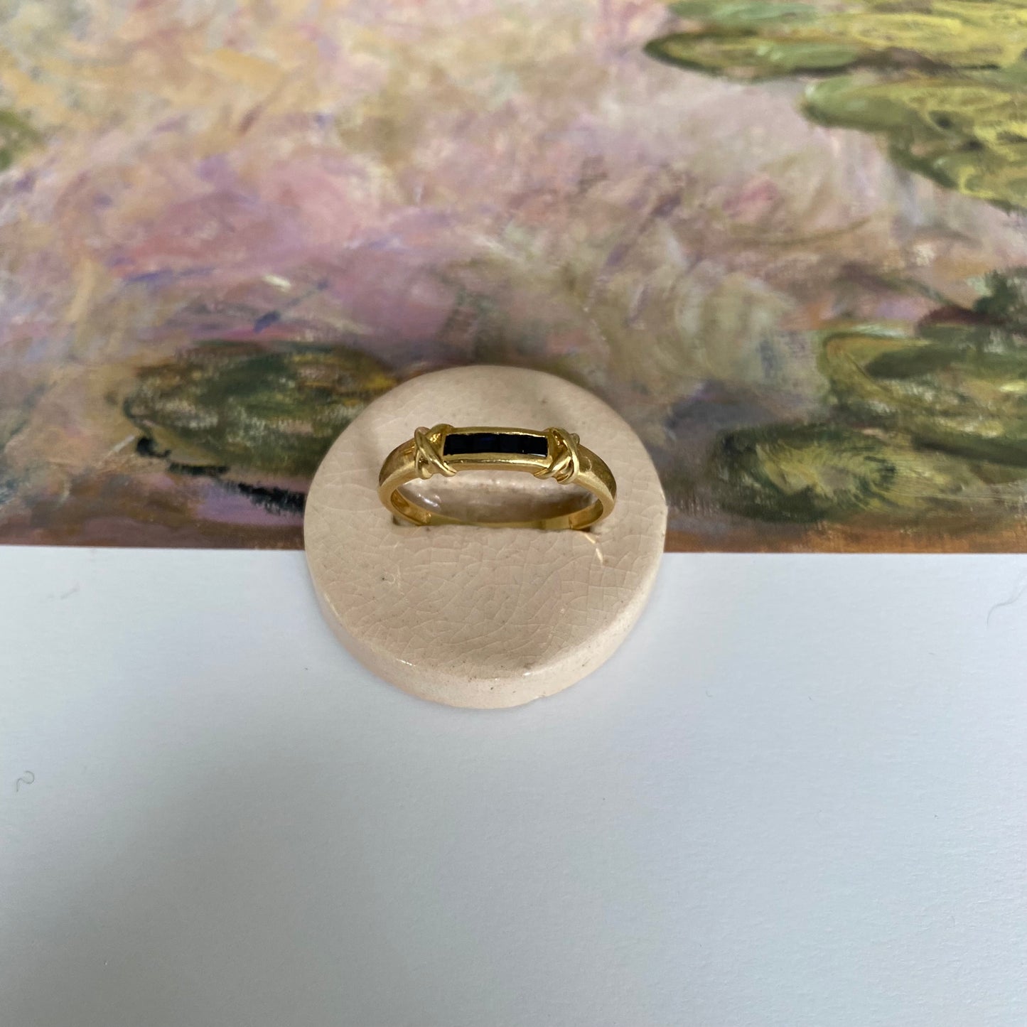 18 carat gold sapphire row with rope edges