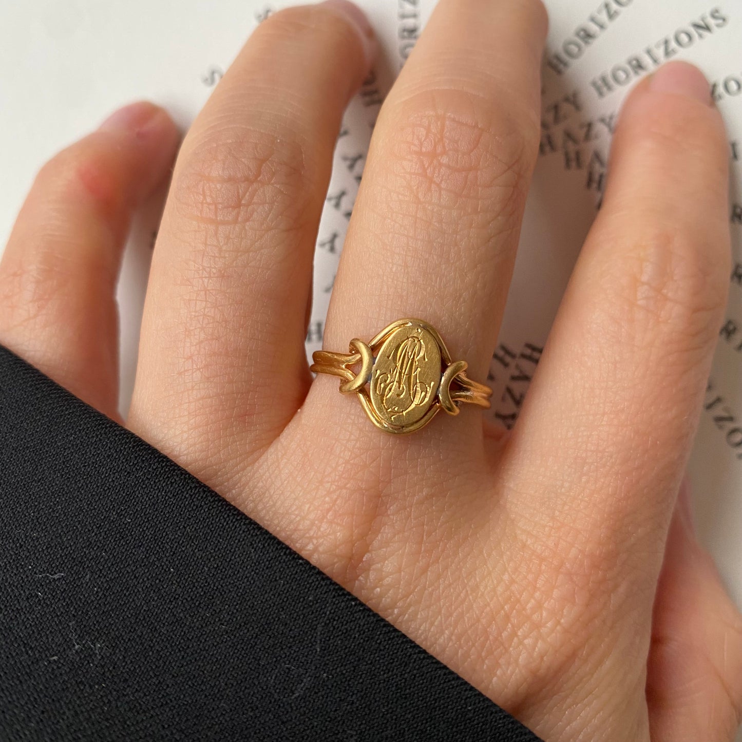 18 carat gold decorative engraved signet ring