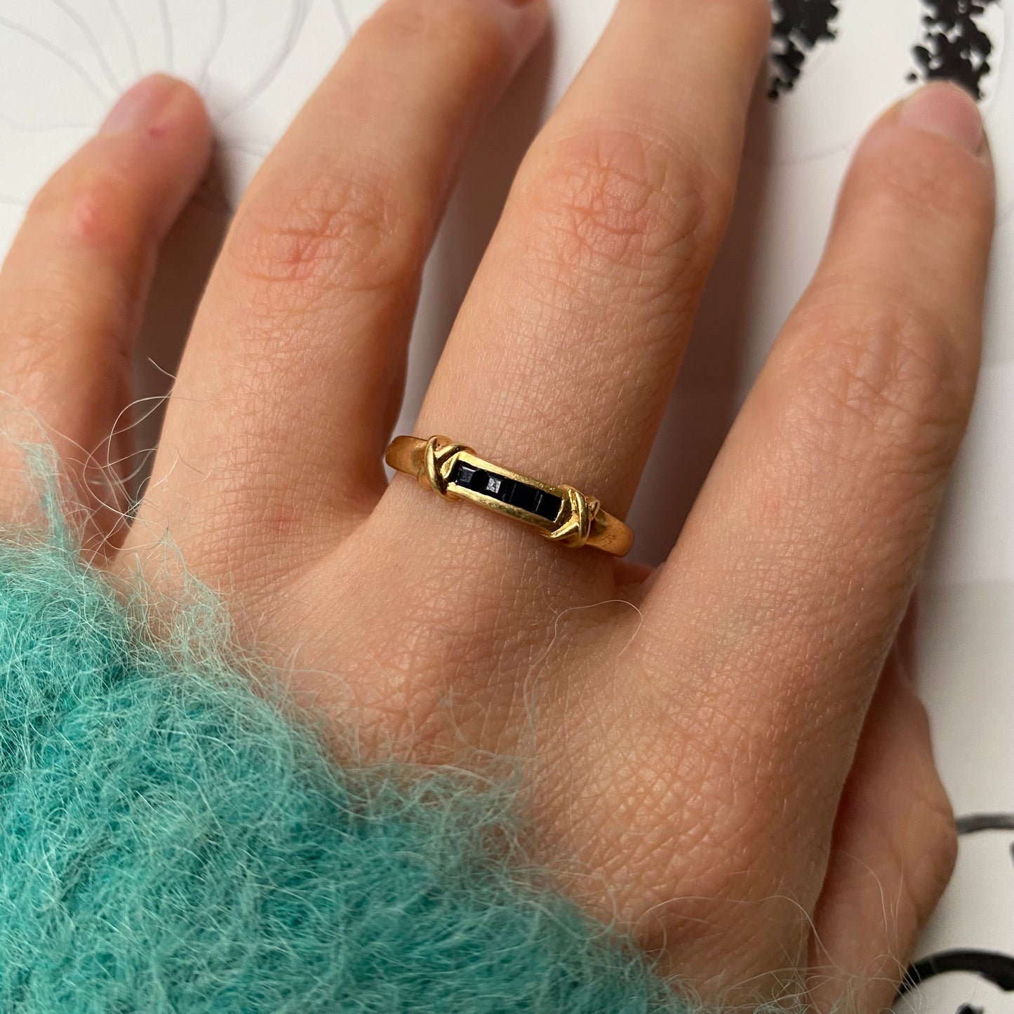 18 carat gold sapphire row with rope edges