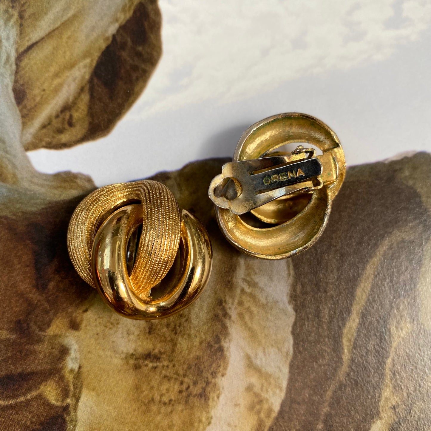 Vintage gold tone duo chain clip on earrings