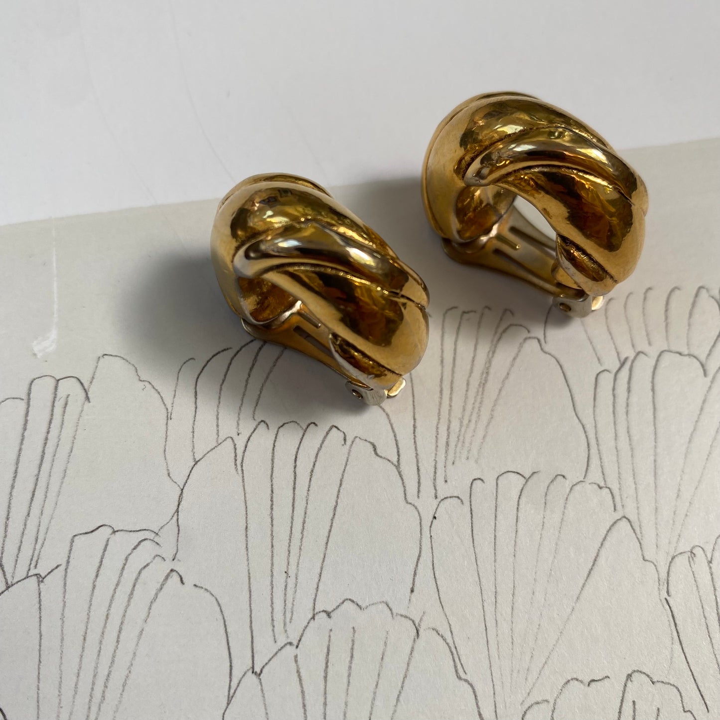Vintage gold tone modern twisted hoops clip on earrings