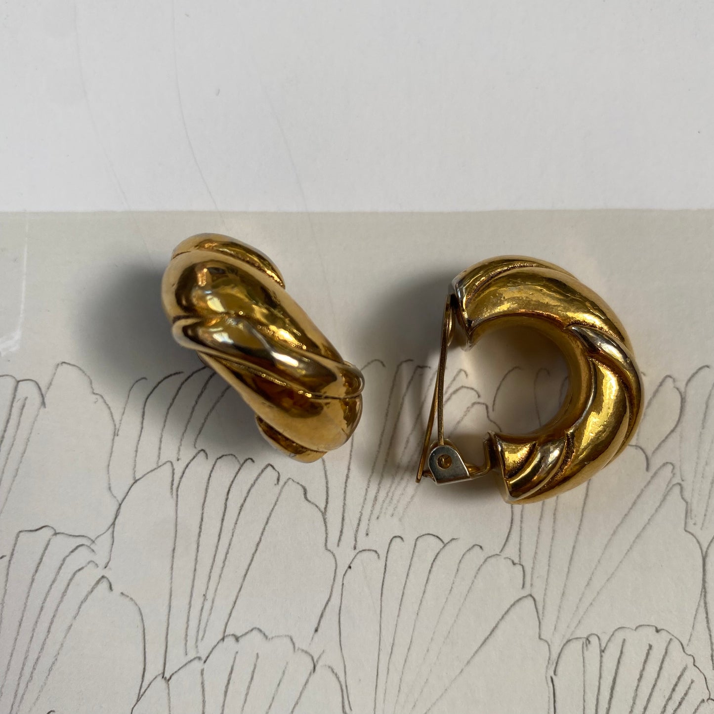 Vintage gold tone modern twisted hoops clip on earrings