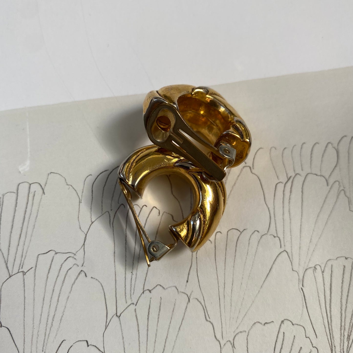 Vintage gold tone modern twisted hoops clip on earrings