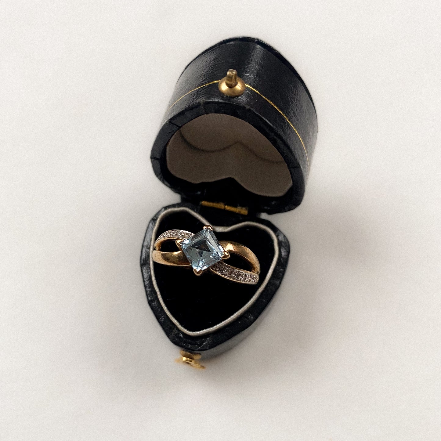 9 carat topaz and cubic zirkonia ring
