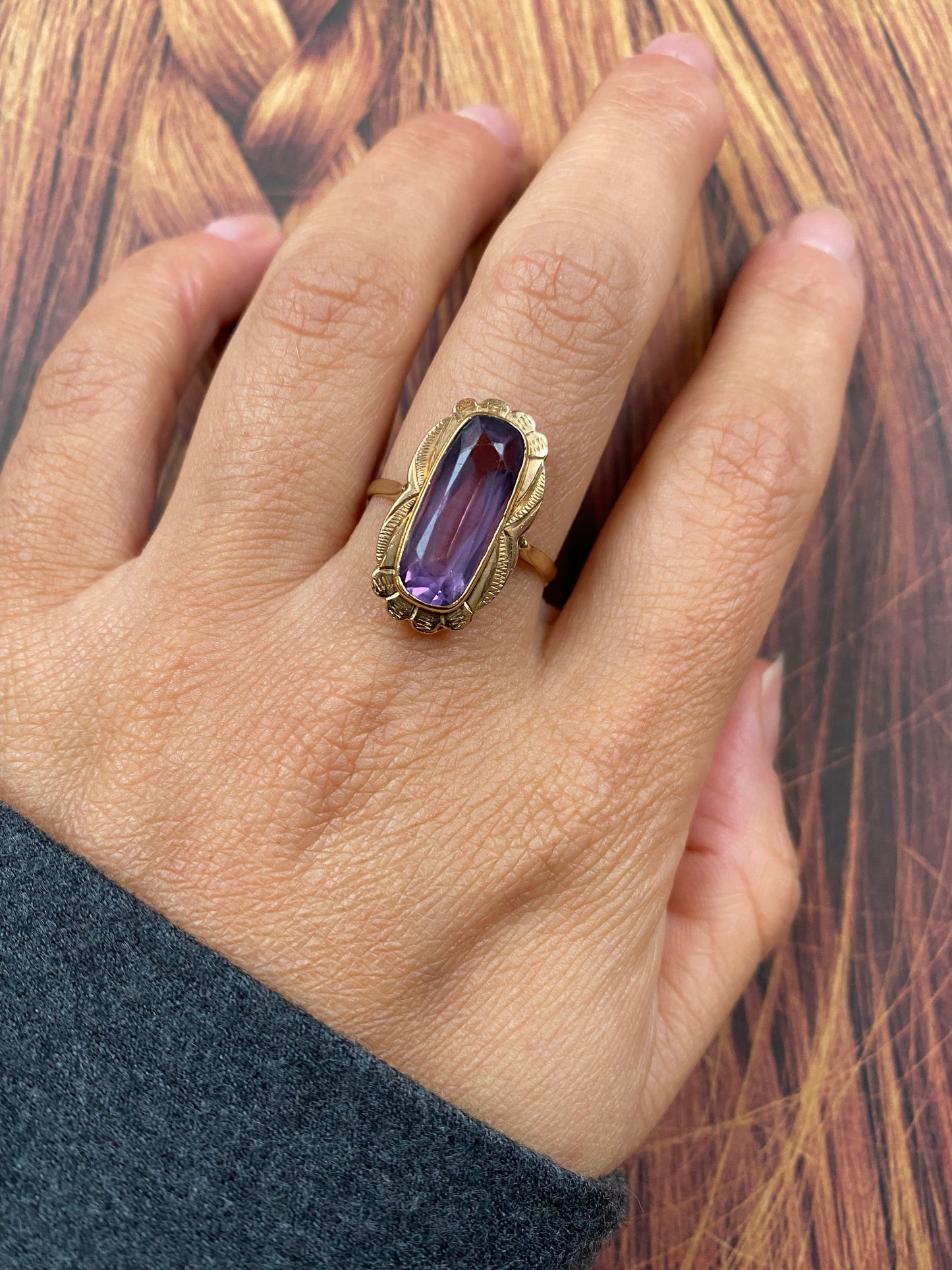 14 carat gold big amethyst ring with engraved edges