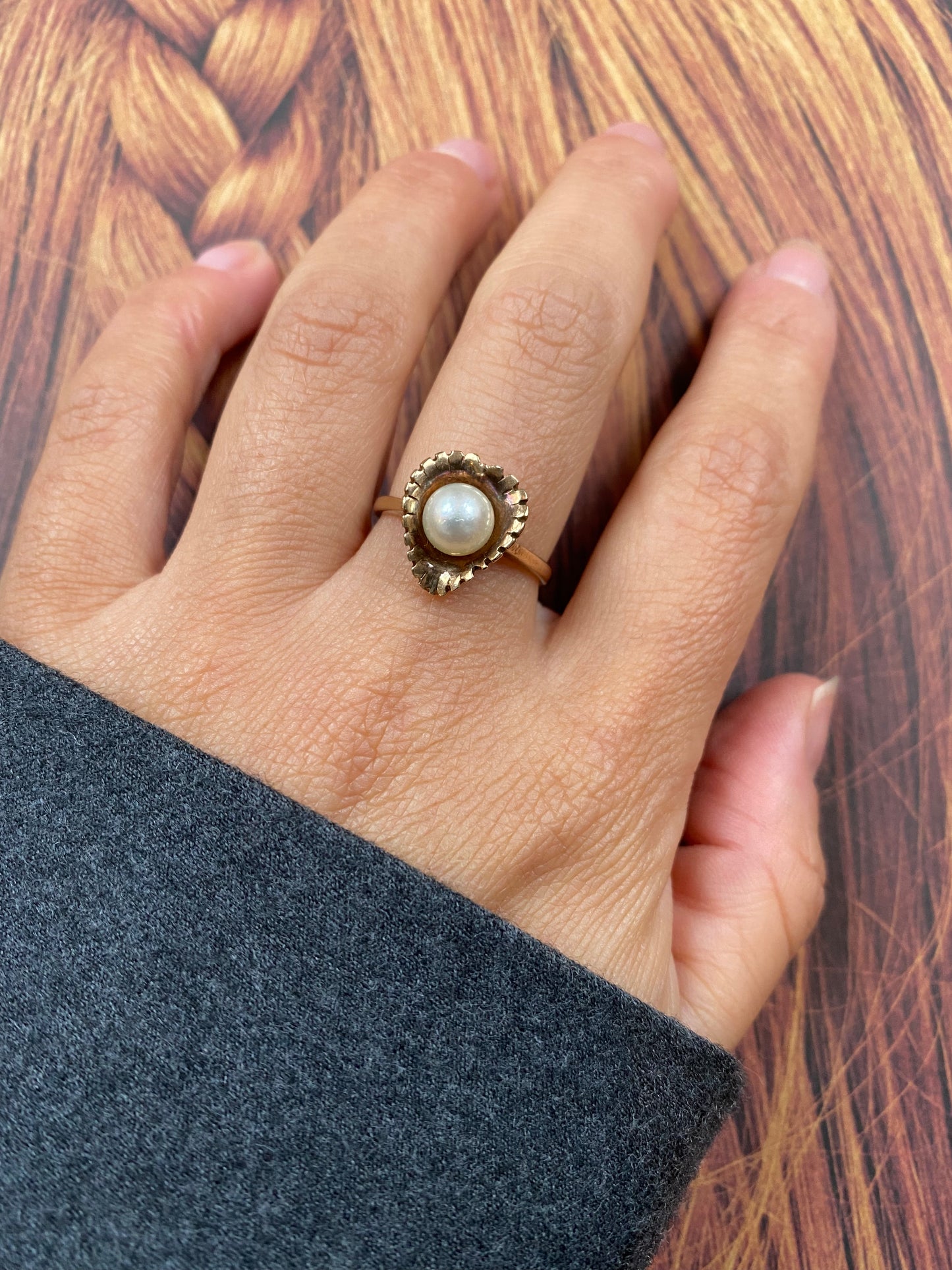 9 carat pearl ring
