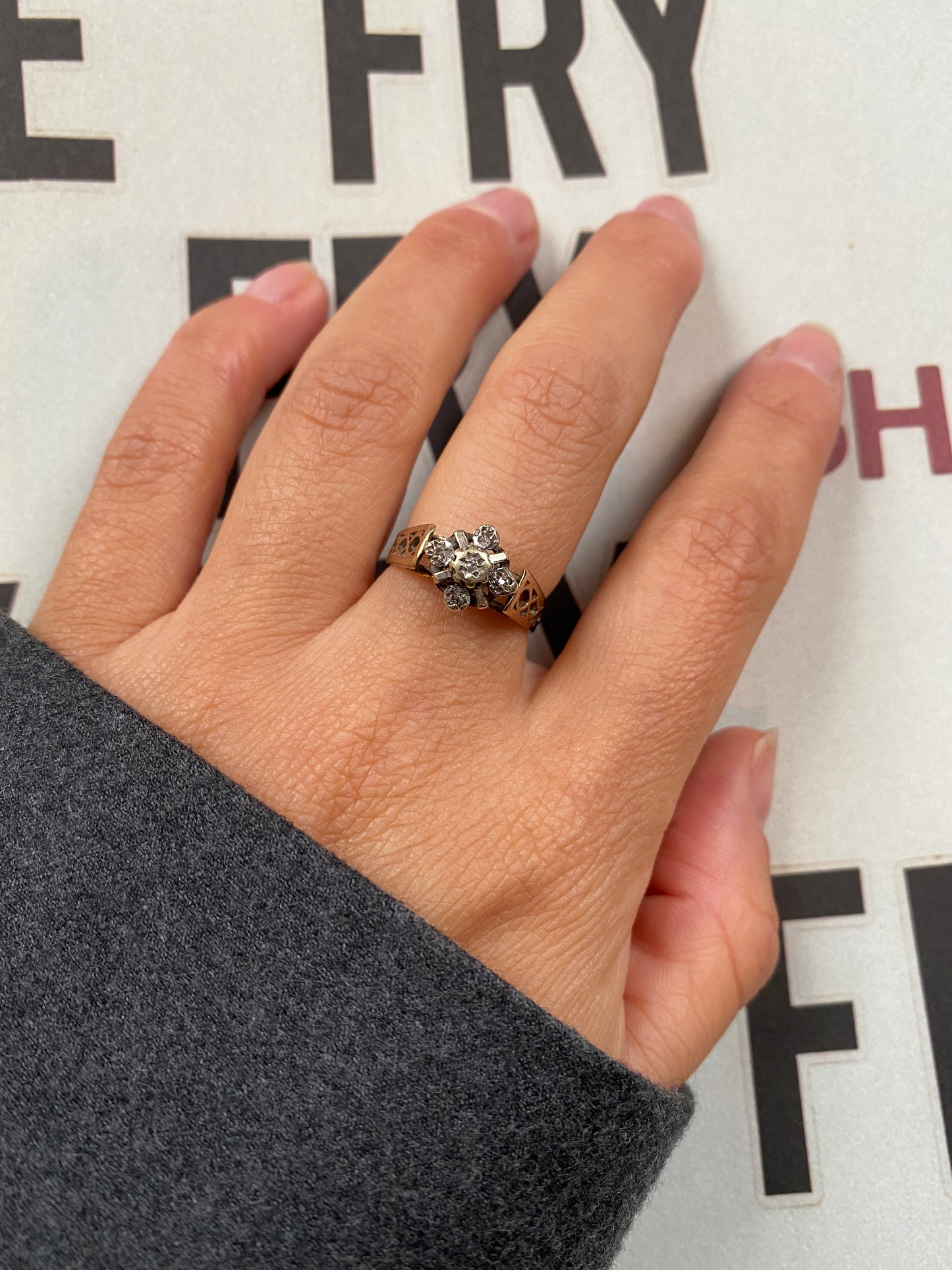 9 carat diamond daisy shape ring