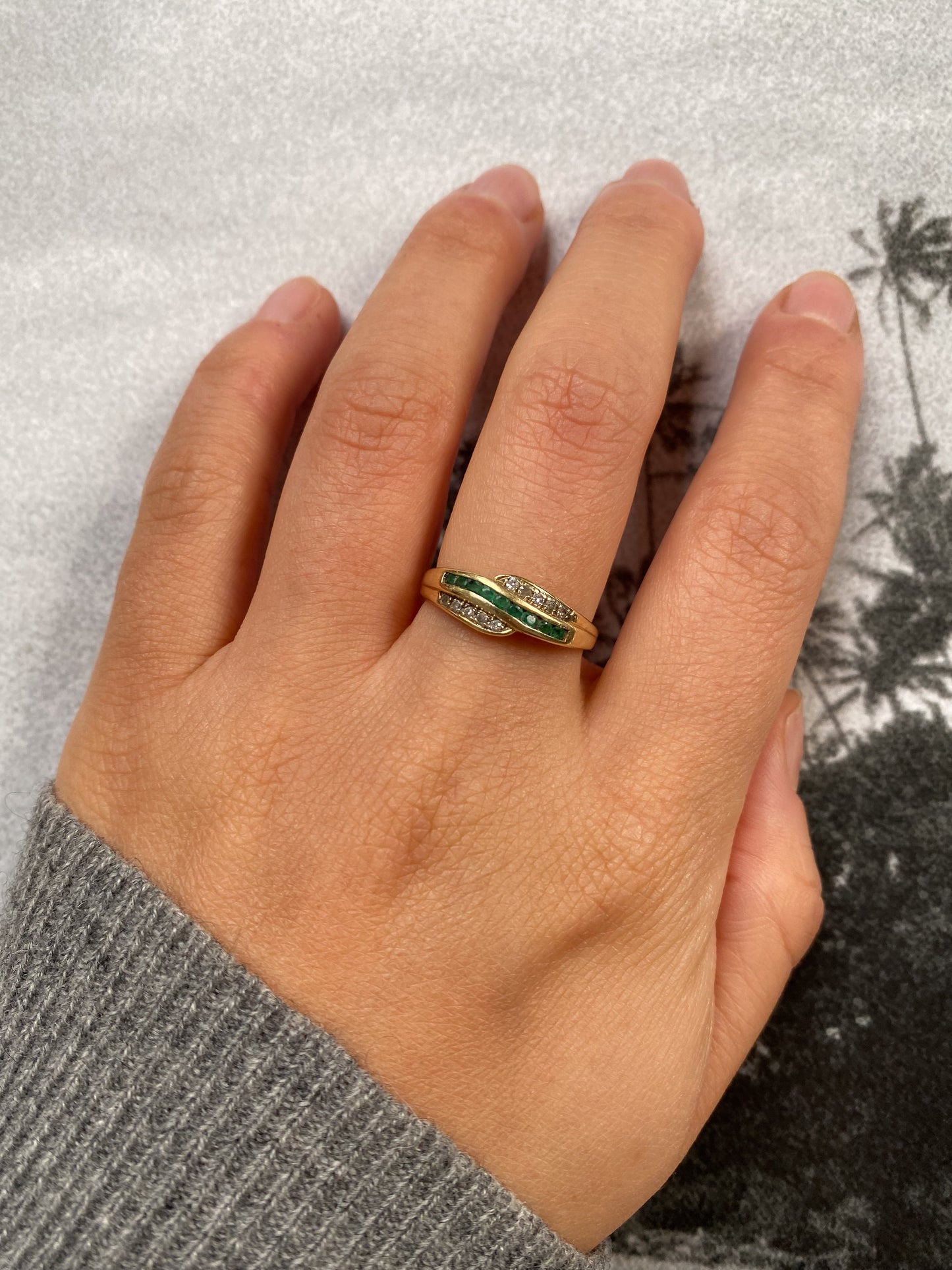 14 carat gold wave diamond and emerald ring