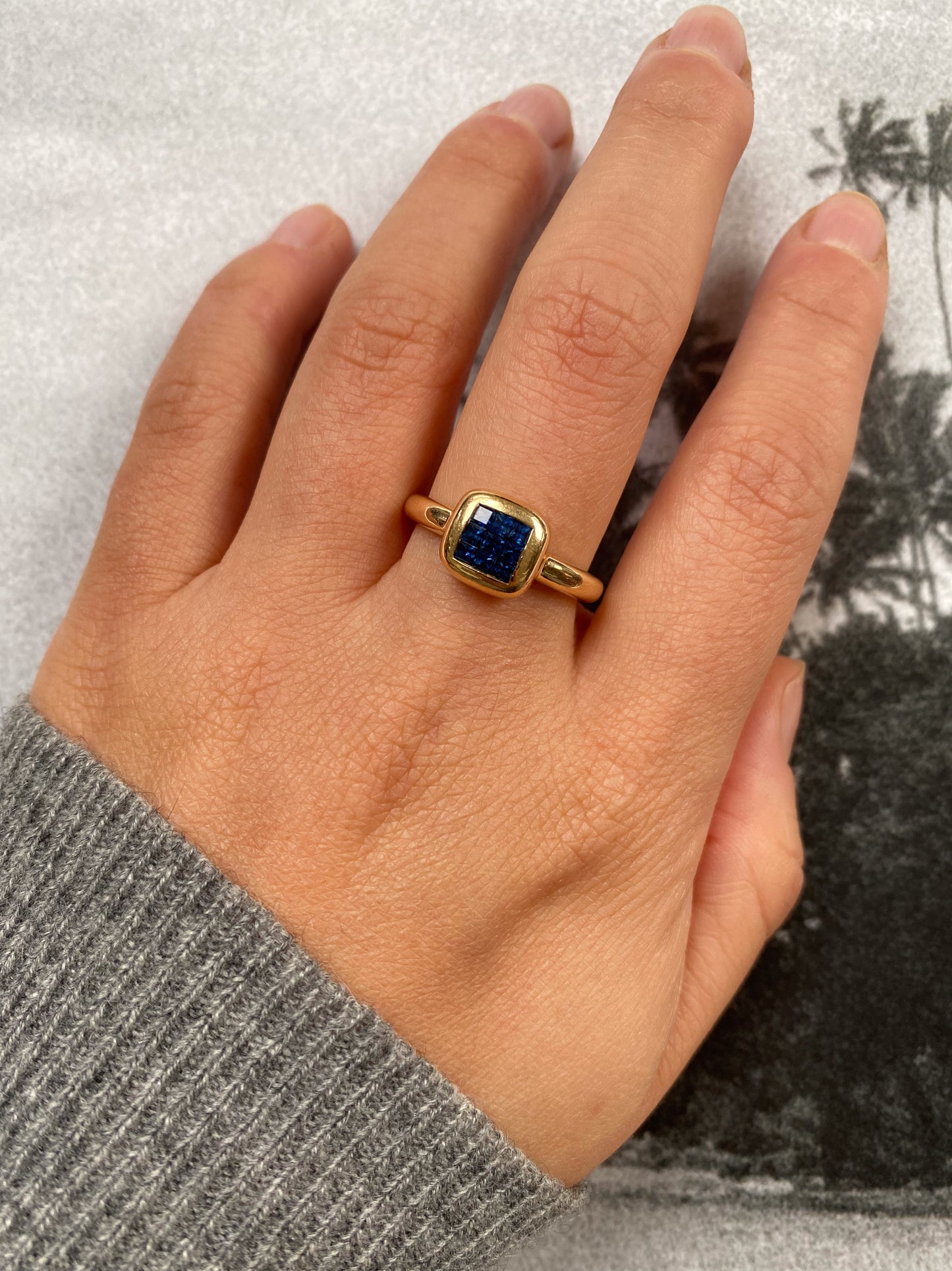 18 carat modern ring with square cut sapphire cluster