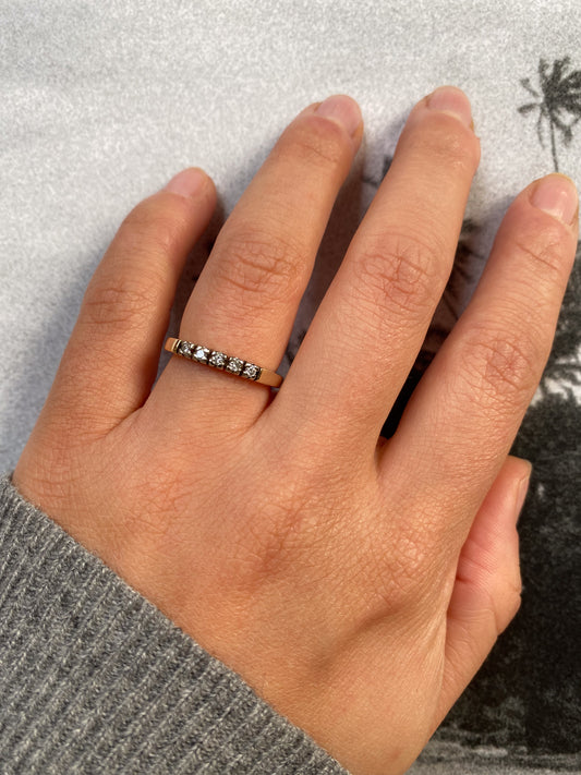 14 carat gold 5 diamond ring