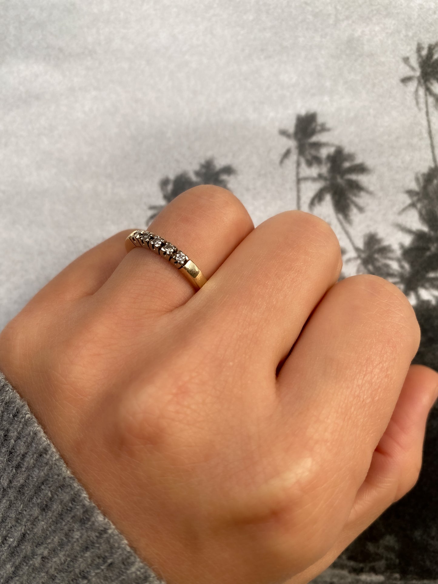14 carat gold 5 diamond ring
