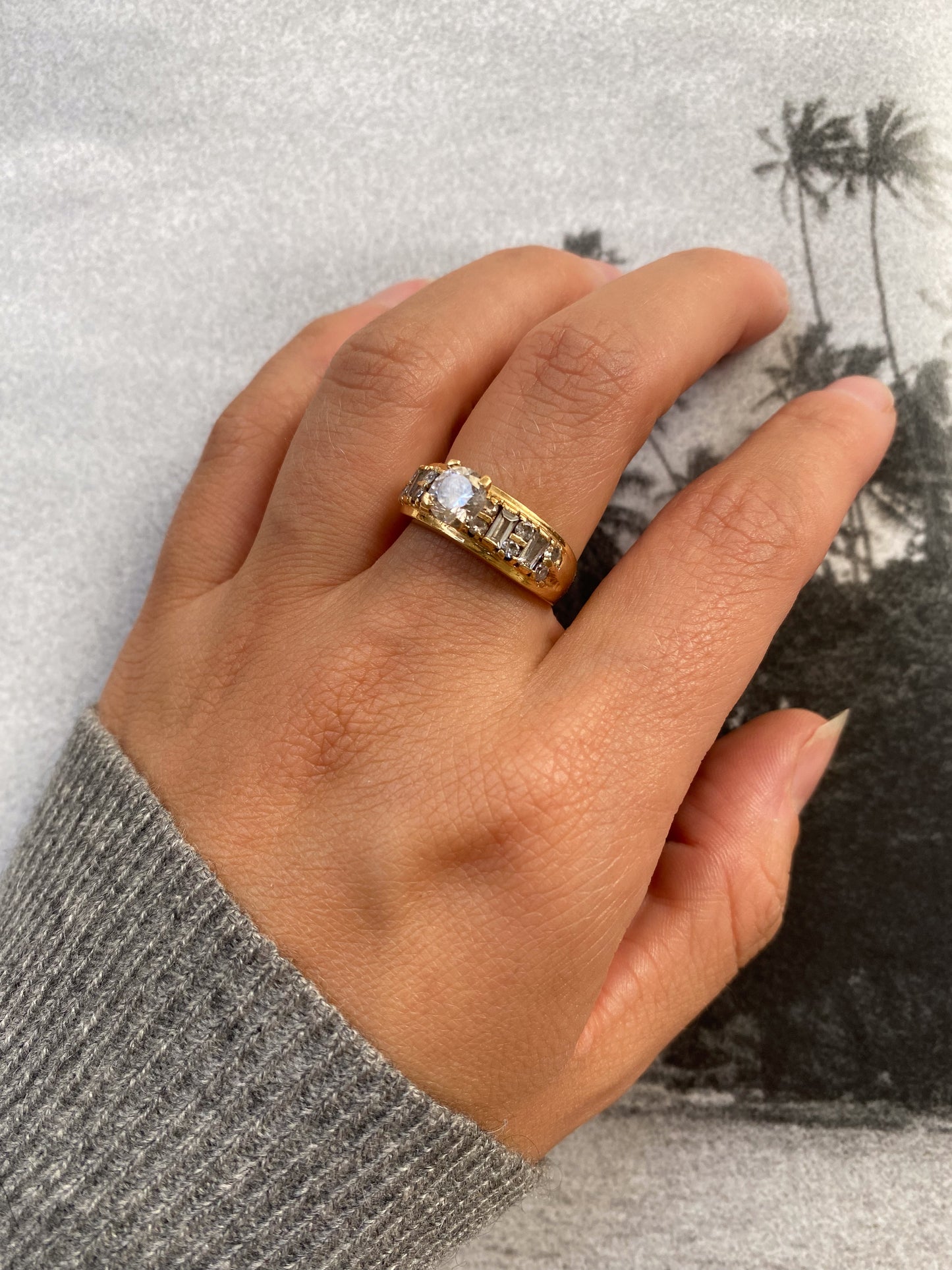 14 carat gold ring with baguette and round cut strass