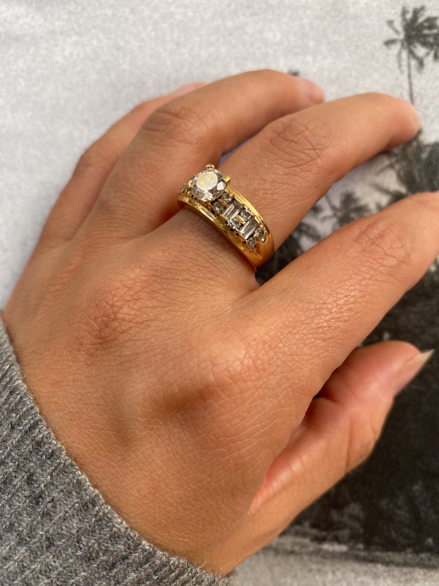 14 carat gold ring with baguette and round cut strass