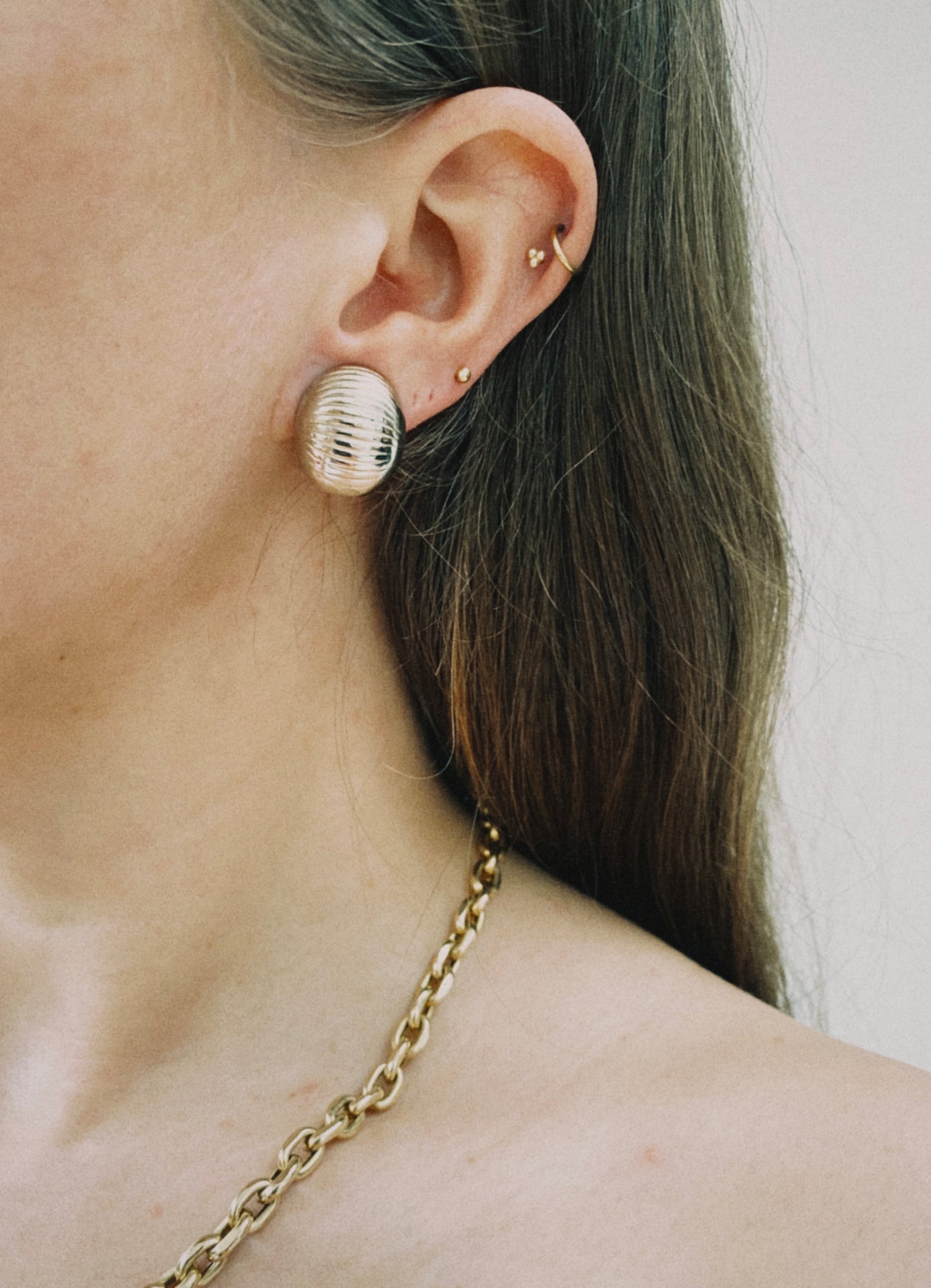Vintage gold tone small rible domes clip on earrings