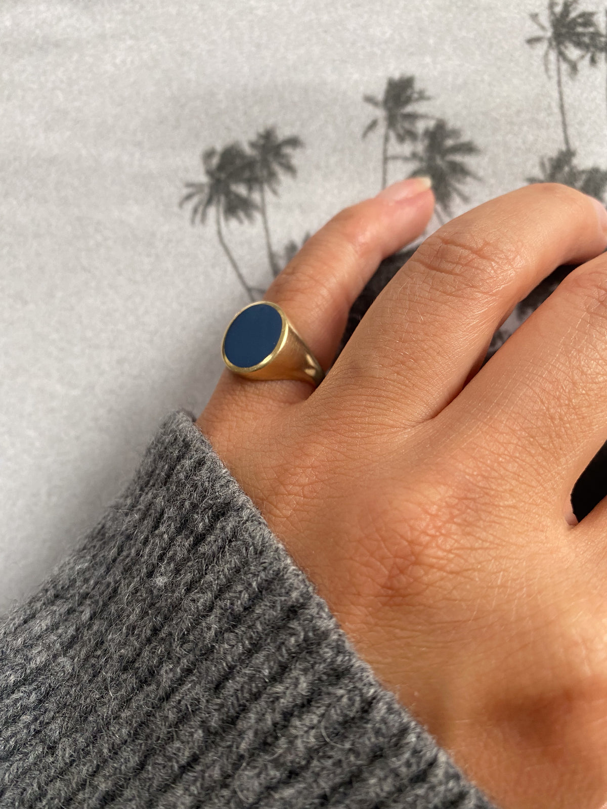 14 carat gold blue signet ring