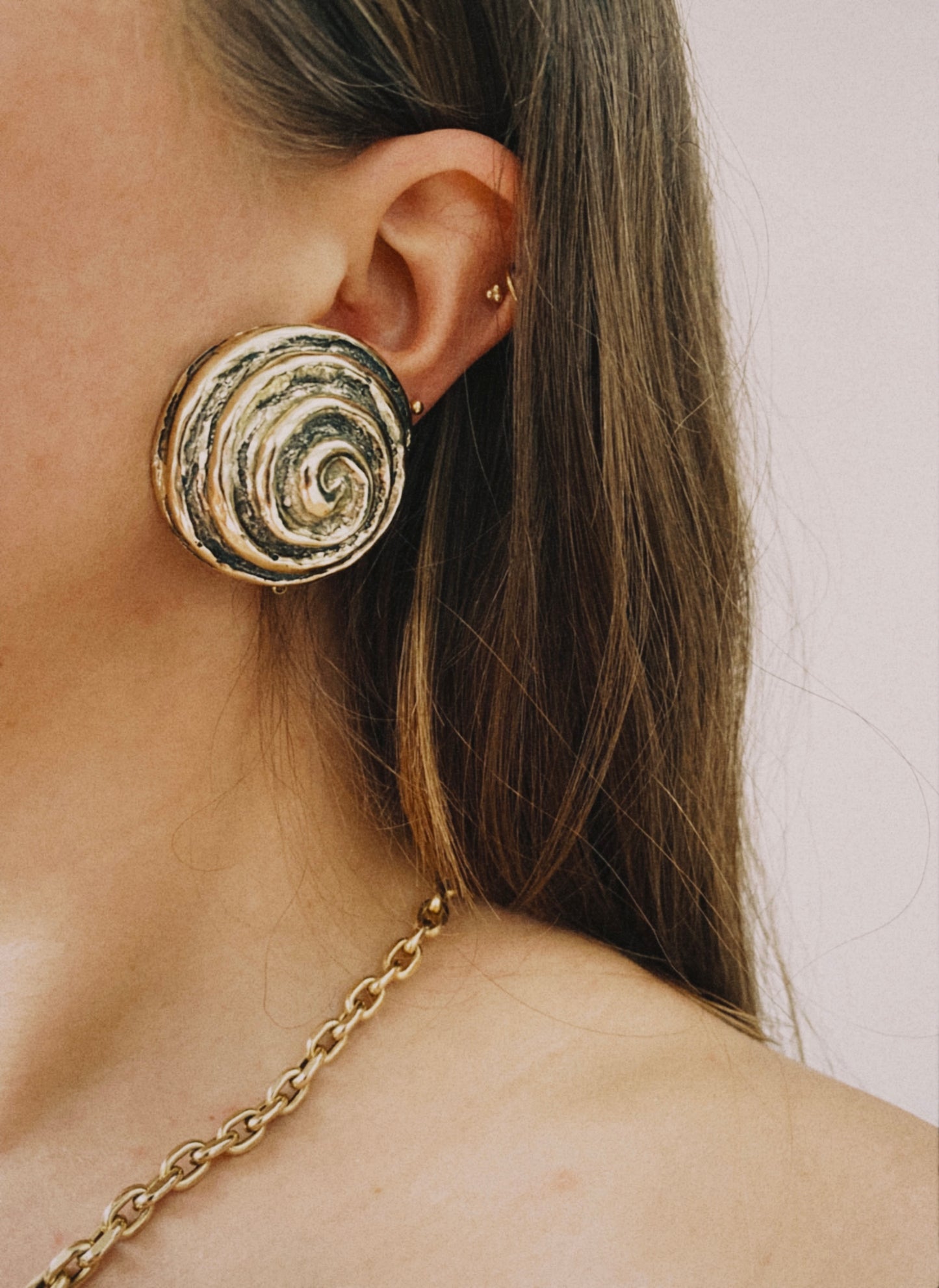 Vintage silver tone swirl shell dome clip on earrings