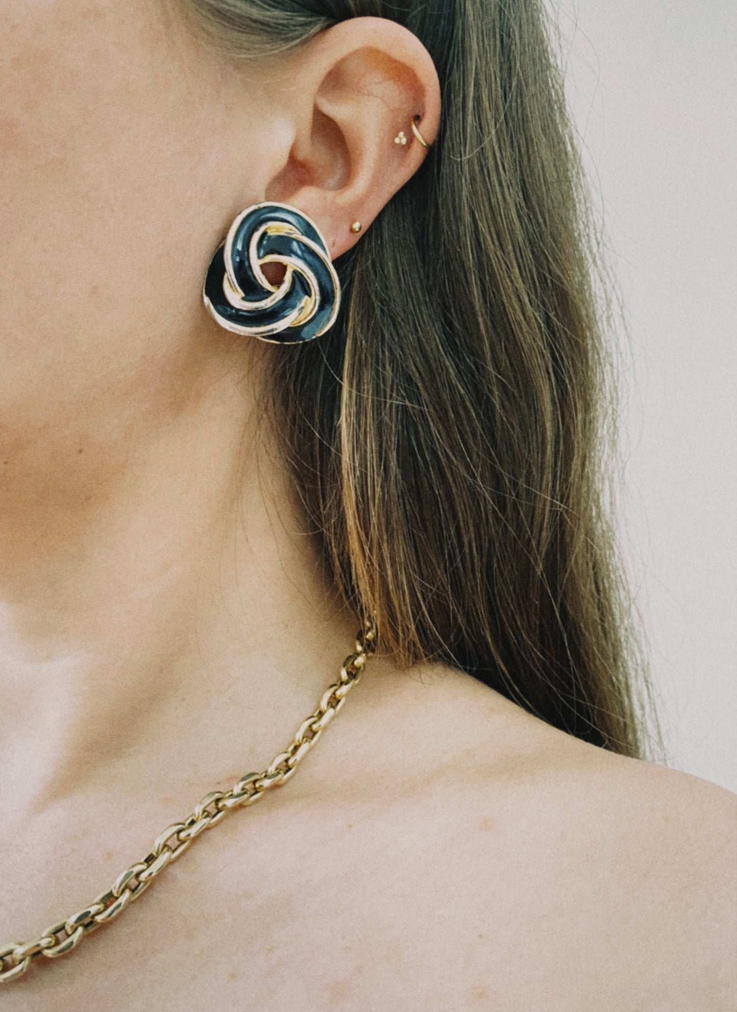 Vintage black and gold tone swirl clip on earrings