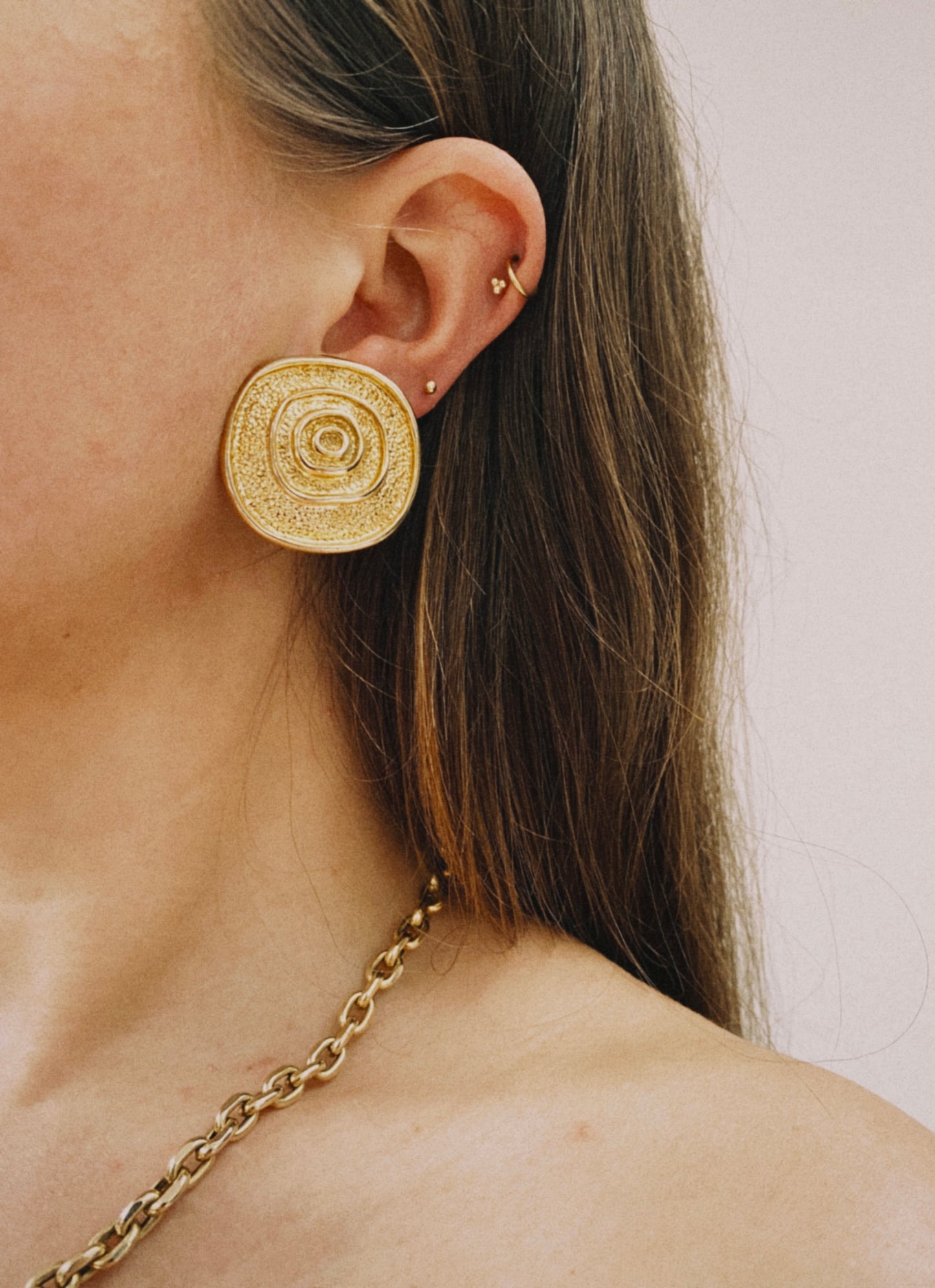 Vintage gold tone rounded square with swirl clip on earrings