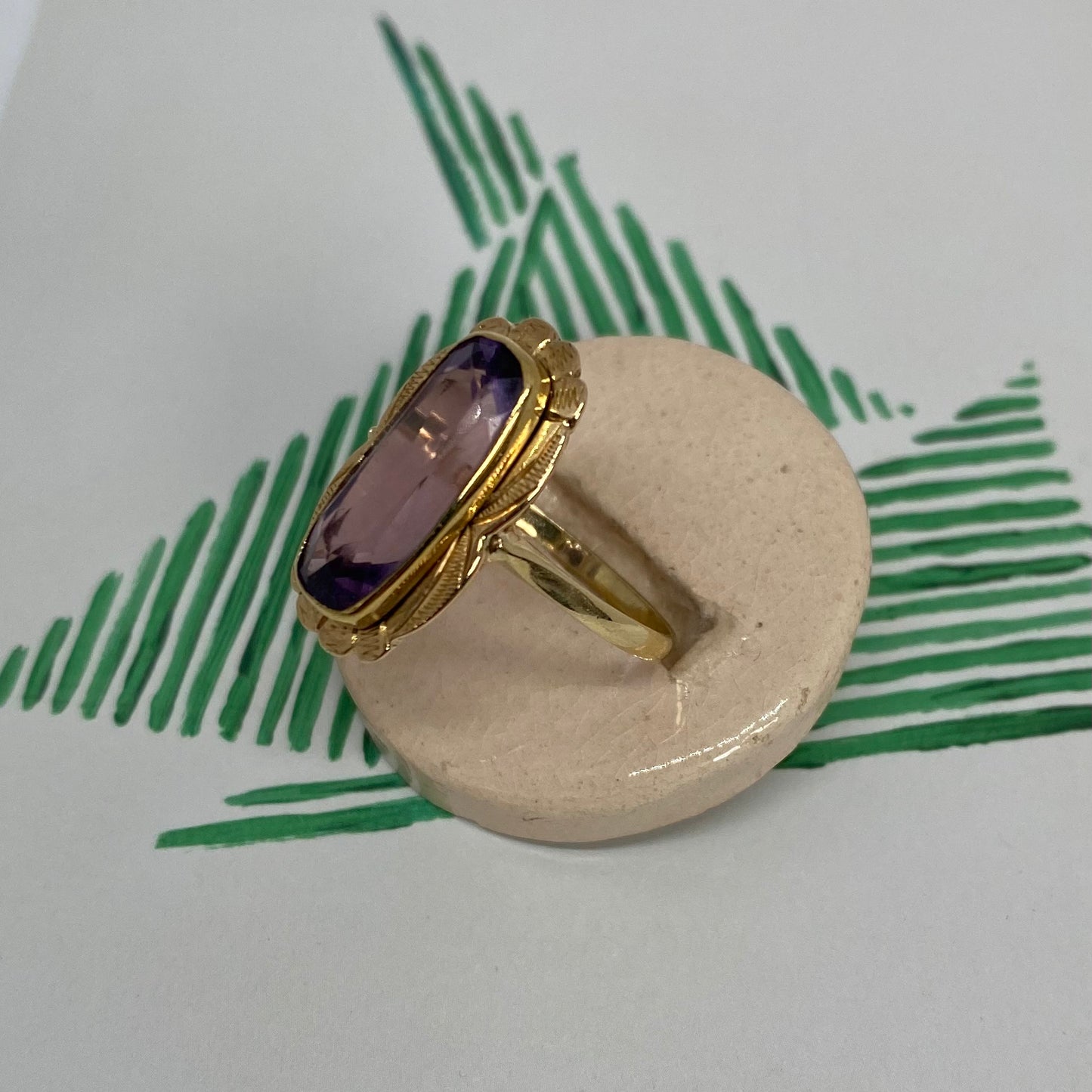 14 carat gold big amethyst ring with engraved edges