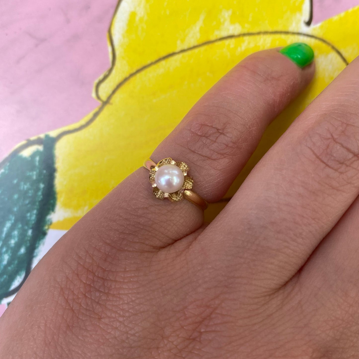 18 carat gold pearl flower ring