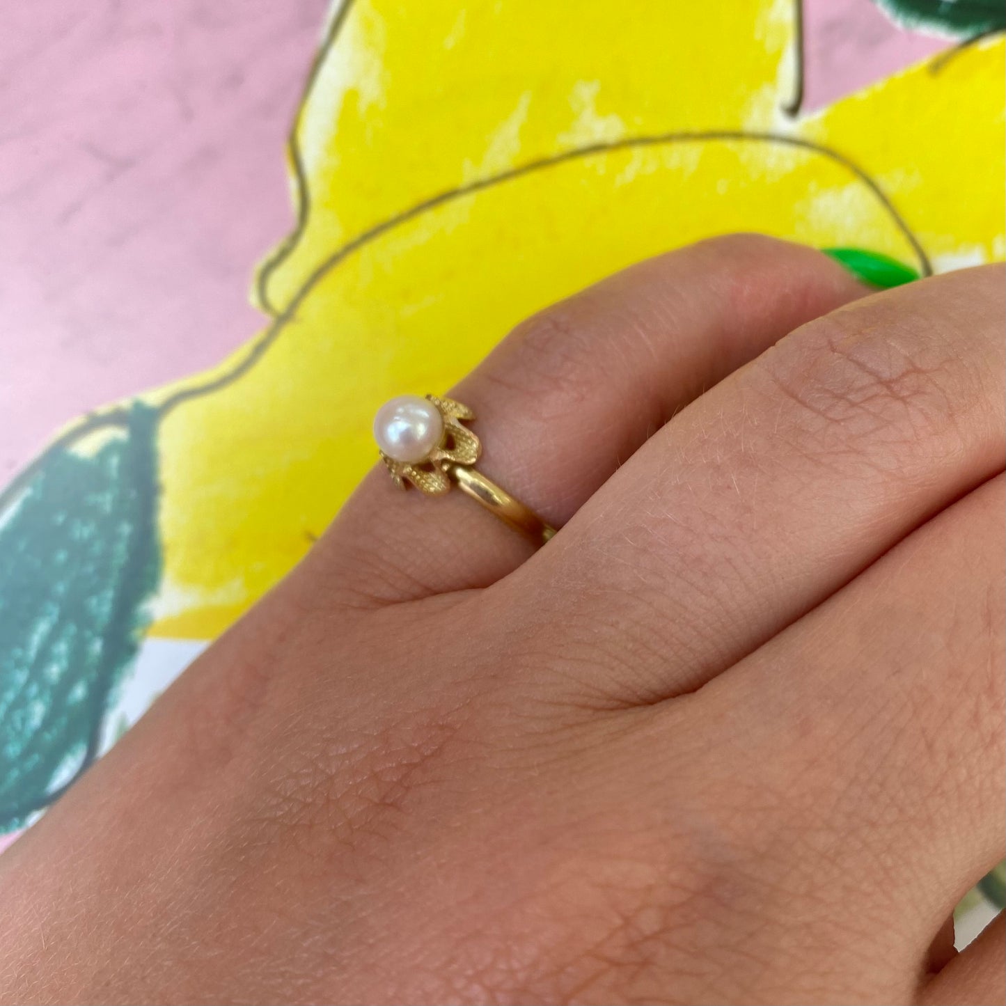 18 carat gold pearl flower ring