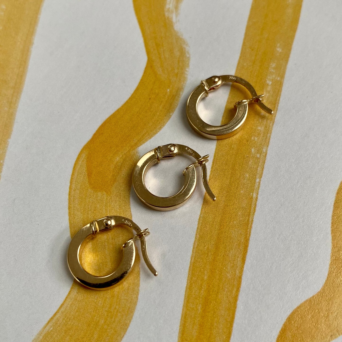 18 carat gold square hoops earrings