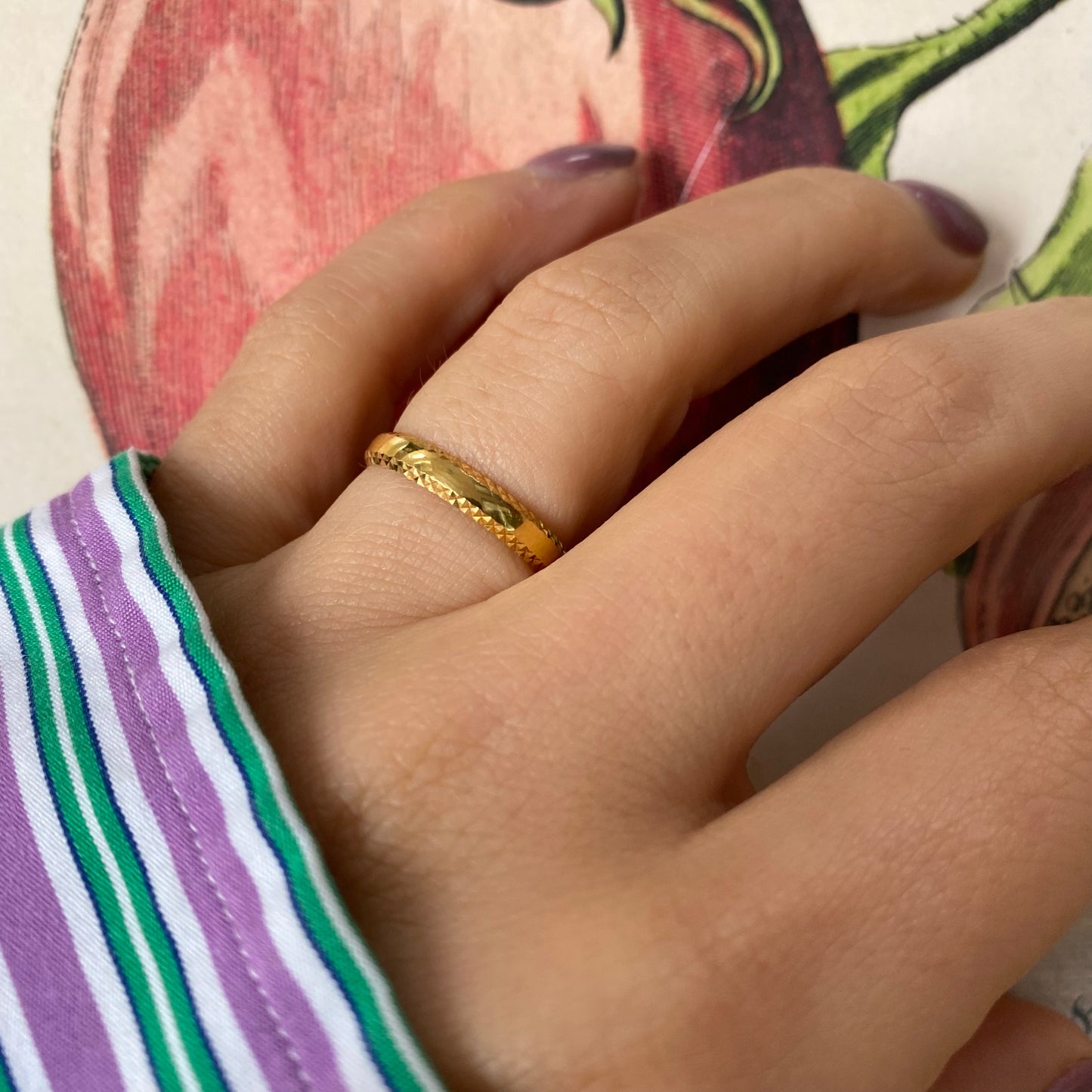18 carat gold band ring with disco sides