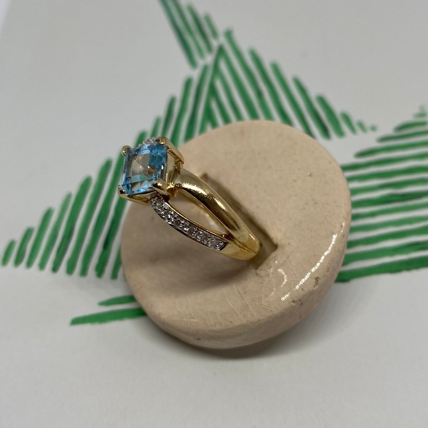 9 carat topaz and cubic zirkonia ring