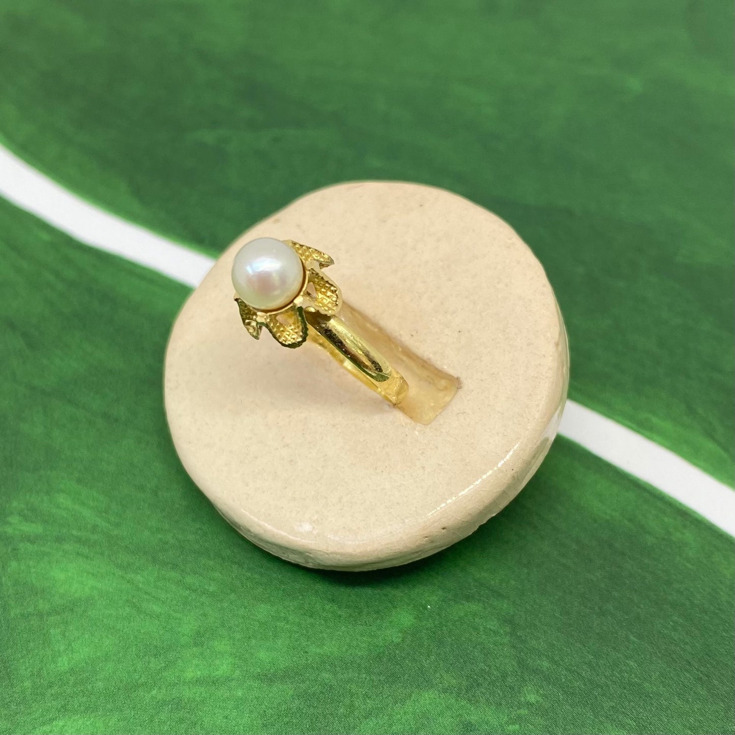 18 carat gold pearl flower ring
