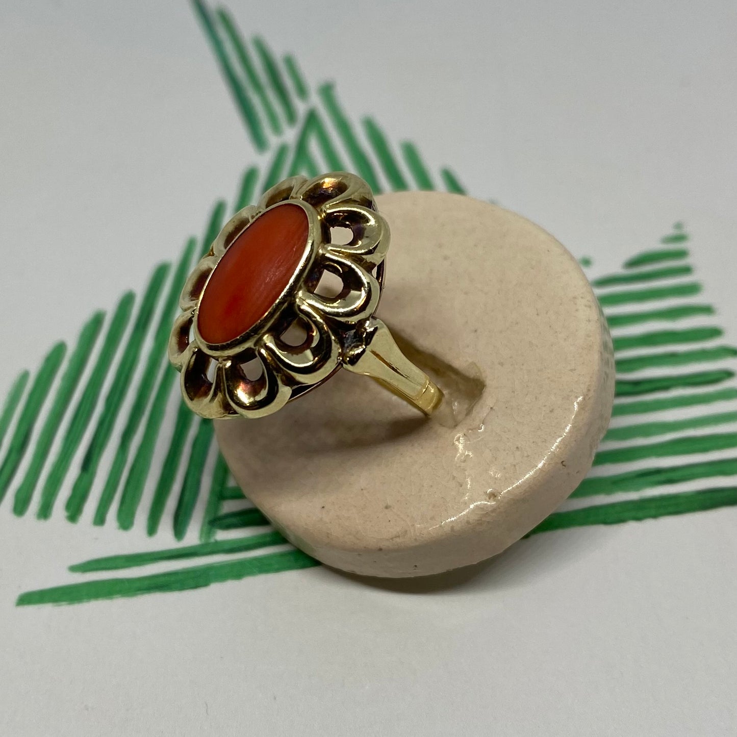 14 carat gold big decorative coral ring