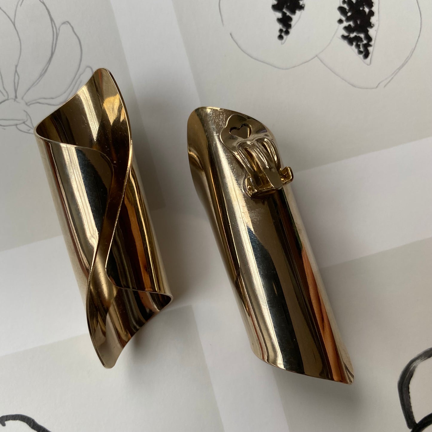 Vintage gold tone modern twist tube clip on earrings