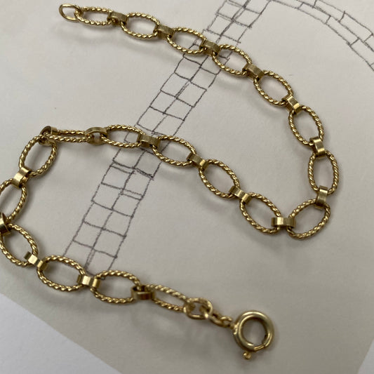 14 carat gold decorative link bracelet