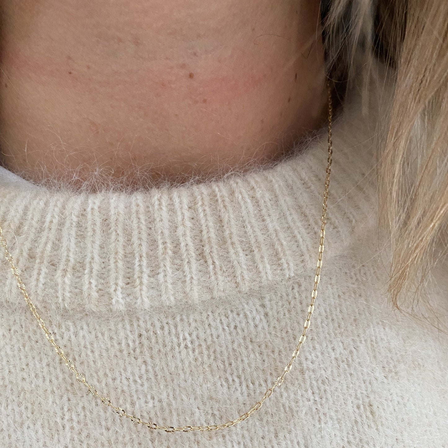 18 carat gold hammered necklace