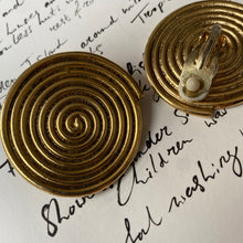 Load image into Gallery viewer, *NEW* Vintage gold tone round swirl clip on earrings
