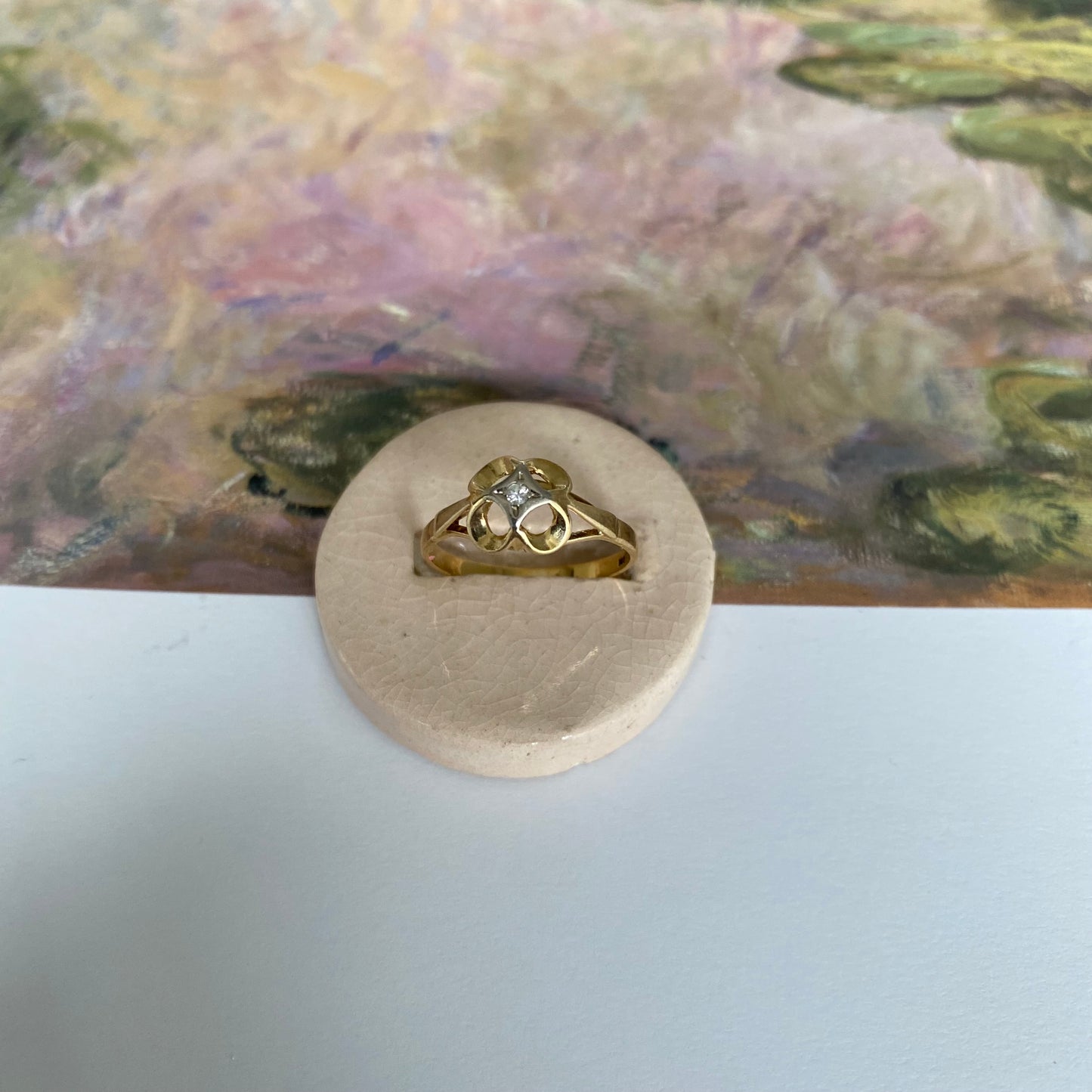 14 carat gold clover ring with diamond in the center