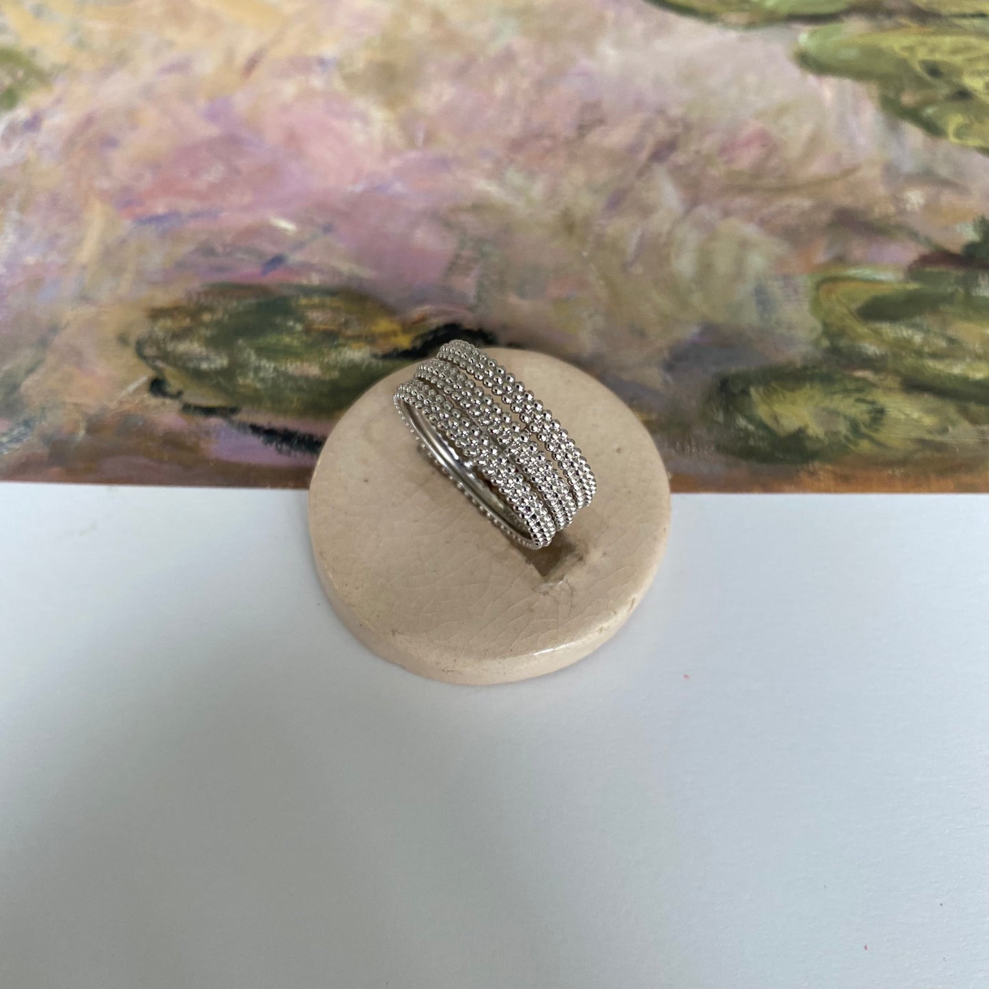 18 carat white gold decorative triple band ring