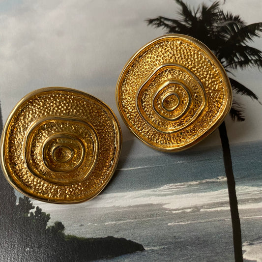 Vintage gold tone rounded square with swirl clip on earrings