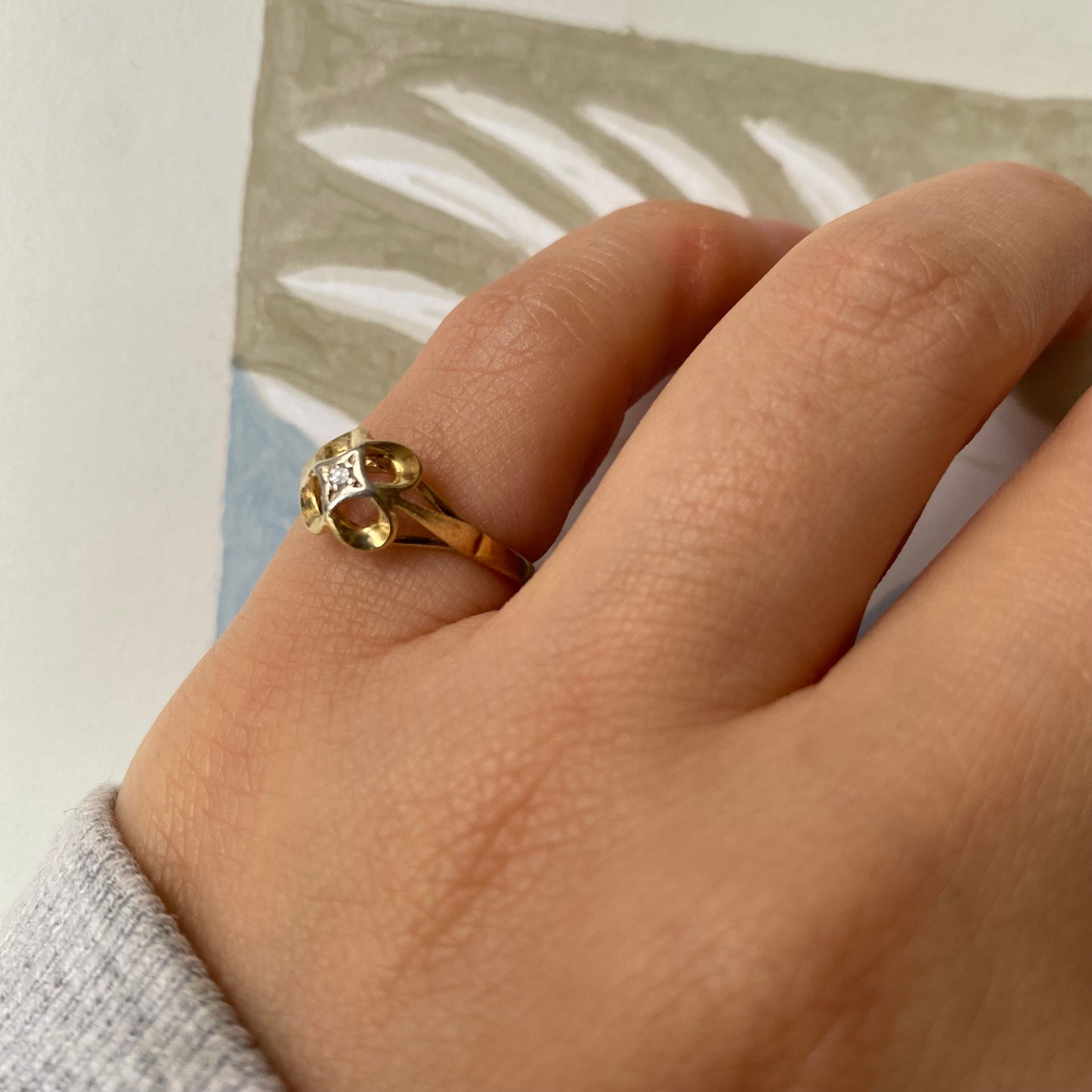 14 carat gold clover ring with diamond in the center
