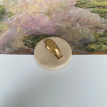 Load image into Gallery viewer, *NEW* 18 carat gold small oval signet ring

